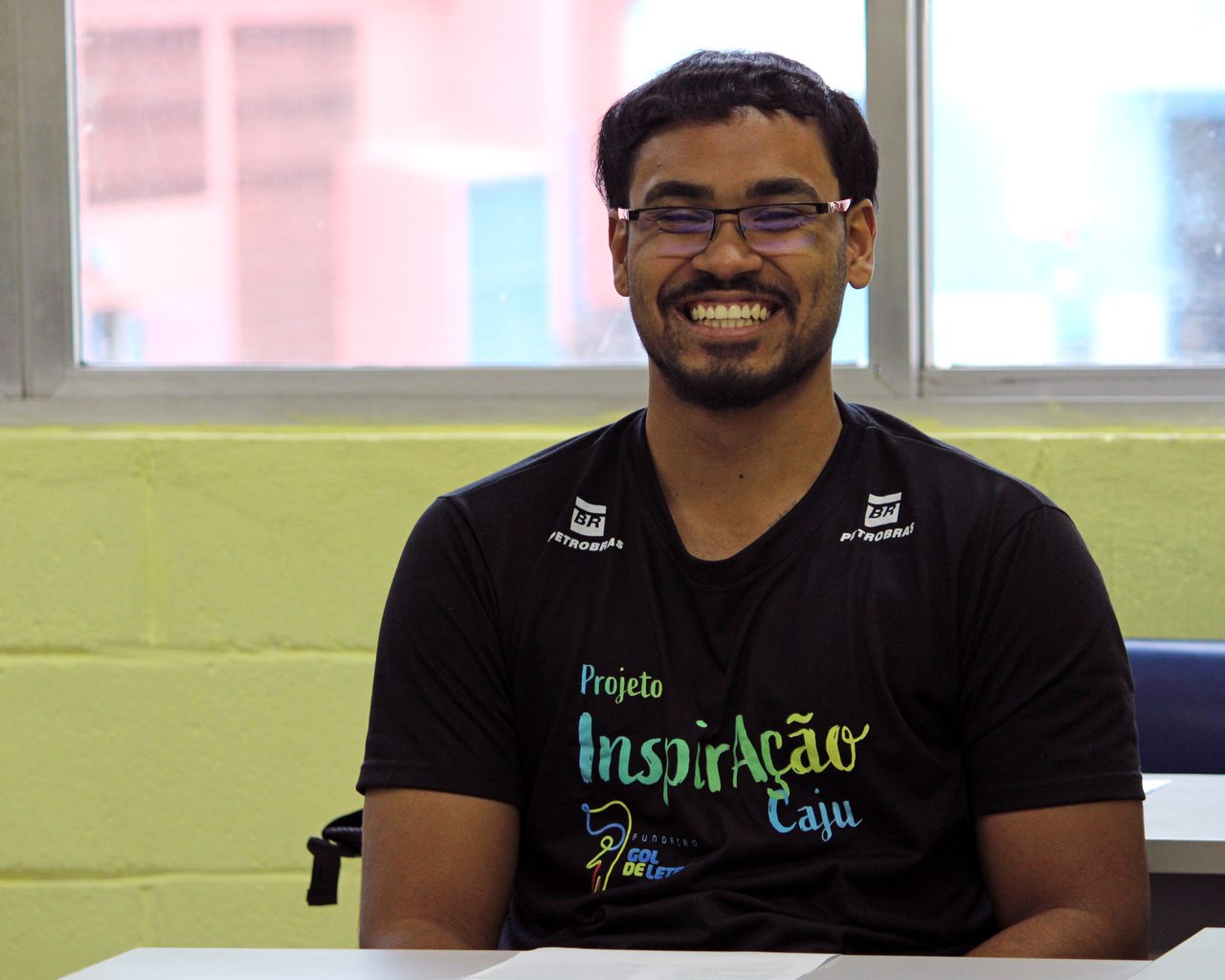 Jovem participante do Programa Juventude e Oportunidade, no Caju (RJ)